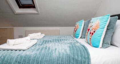 New Modern Boutique 4BDR Home in Central Brighton