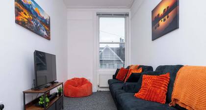 New Modern Boutique 4BDR Home in Central Brighton