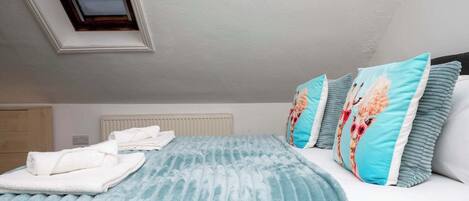 4 bedrooms, internet, bed sheets
