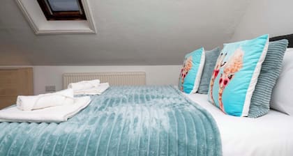 New Modern Boutique 4BDR Home in Central Brighton