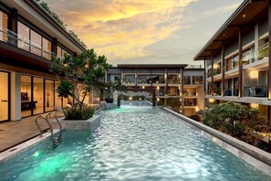 สระว่ายน้ำ