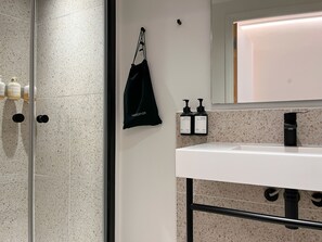 Quarto solteiro | Banheiro