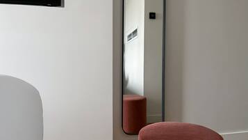 Single Room | Interior