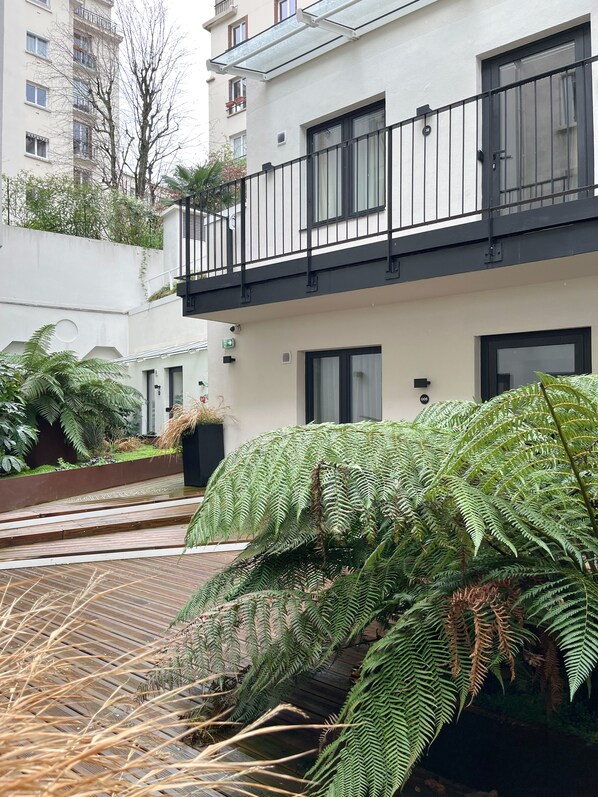 Exterior detail - City Pop 2Night Paris – Self Check-in (Vanves)