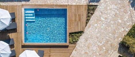 สระว่ายน้ำ