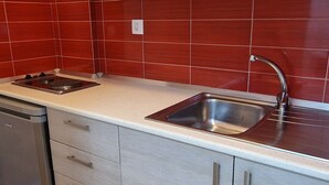 Ảnh chưa phân loại, 2 trong số 28 ảnh, nút