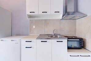Fridge, oven, coffee/tea maker, toaster - Harmony Apartment 3 by RentalsPro - Hanioti (Chaniotis)