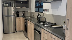 Refrigerador, microondas, horno, placa de cocina