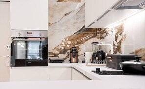 Fridge, oven, stovetop, coffee/tea maker - Elite Residence Luxury Maison - Afytos Halkidiki (Afitos)