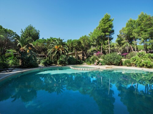 Résidence avec piscine près de la mer