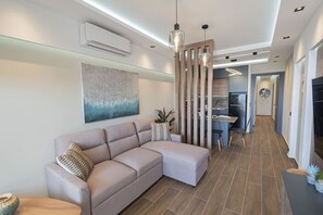 TV - Marianthi Theatre by Rentals Pro-Nea Moudania (Nea Moudania)