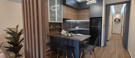 Fridge, oven, coffee/tea maker, toaster