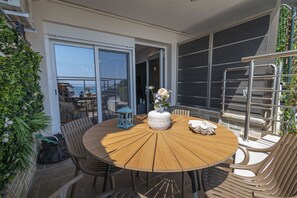 Outdoor dining - Marianthi Theatre by Rentals Pro-Nea Moudania (Nea Moudania)
