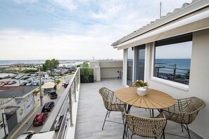Outdoor dining - Marianthi Seaview Loft by RentalsPro (Nea Moudania)
