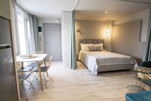 1 bedroom, iron/ironing board, WiFi, bed sheets - Marianthi Seaview Loft by RentalsPro (Nea Moudania)