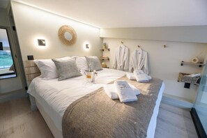 2 bedrooms, WiFi, bed sheets - Topaz 2 Bedroom Suite with Private Pool (Pefkochori)