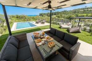 Outdoor dining - Topaz 2 Bedroom Suite with Private Pool (Pefkochori)