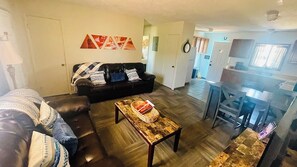 Living area - Cozy 2-bedroom apartment with AC in excellent Page location (Page)