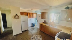 Private kitchen - Cozy 2-bedroom apartment with AC in excellent Page location (Page)