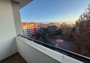 Property grounds - Strategic two-room apartment: M2 Metro, Navigli and Forum (Milano)