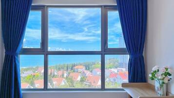 Standard-Apartment, 3 Schlafzimmer, Balkon, Meerblick | Innenbereich