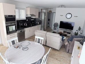 Interior - Charming new T3 ground floor with garden, terrace, shared parking and swimming pool. (Saint-Porquier)