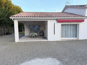 Exterior - Charming new T3 ground floor with garden, terrace and parking - absolute calm (Saint-Porquier)