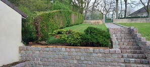 المنطقة المحيطة بالمنشأة