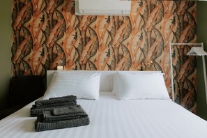 3 bedrooms, desk, free WiFi, bed sheets