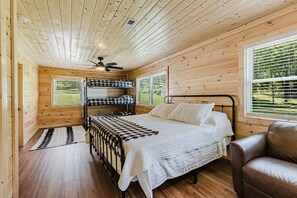 6 bedrooms, iron/ironing board, WiFi, bed sheets - Spacious 6BR estate-loud creek,lighted pickleball basketball stocked fishpond (Whittier)