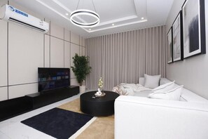 Deluxe Apartment, 3 Bedrooms, Non Smoking | Ruang tamu