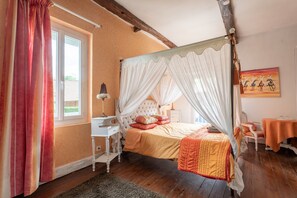 10 bedrooms, iron/ironing board, WiFi, bed sheets - Domaine des Mousquetaires (Laas)