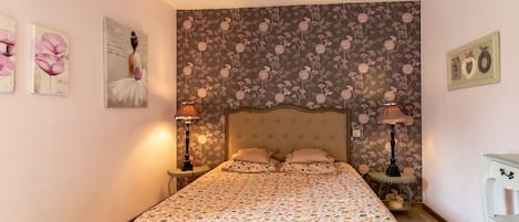 10 chambres, fer et planche Ă repasser, Wi-Fi, draps fournis