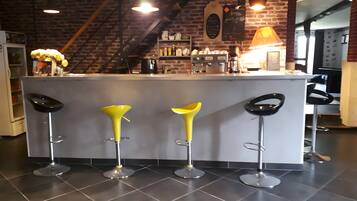 Bar (in der Unterkunft)