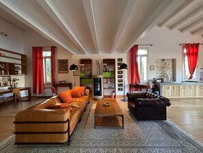 Living area - Villa Manghisi with Private Pool, Wi-Fi and Air Conditioning (Noto)