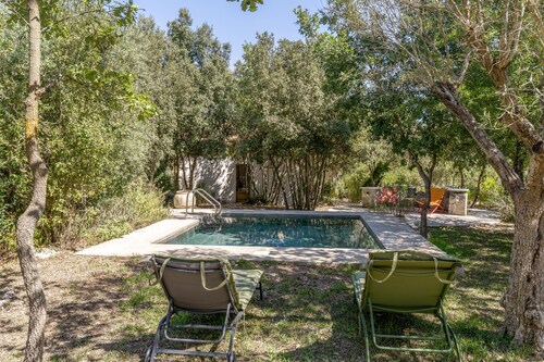 Villa Manghisi with Private Pool, Wi-Fi and Air Conditioning