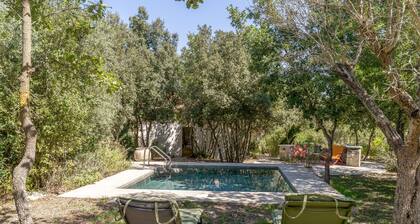 Villa Manghisi with Private Pool, Wi-Fi and Air Conditioning