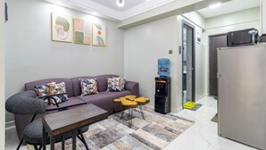 A modern living room with a sofa, coffee table, and a water dispenser. - VEE LUX BNB

Thindigua Finest (Nairobi)