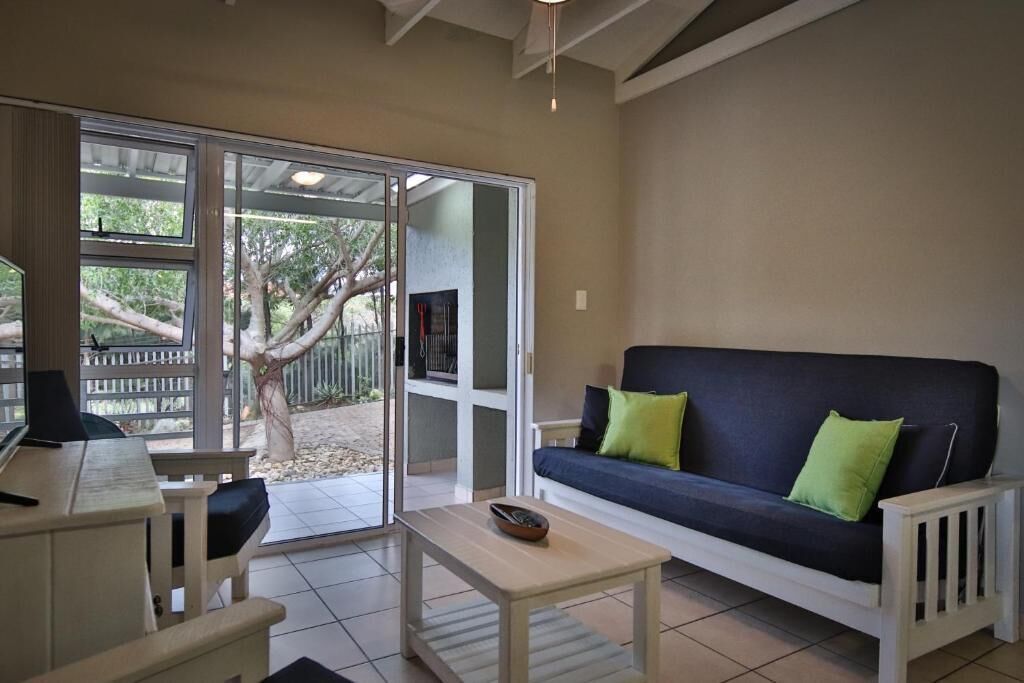 Cottage, 2 Bedrooms, Balcony, Garden View | Living area