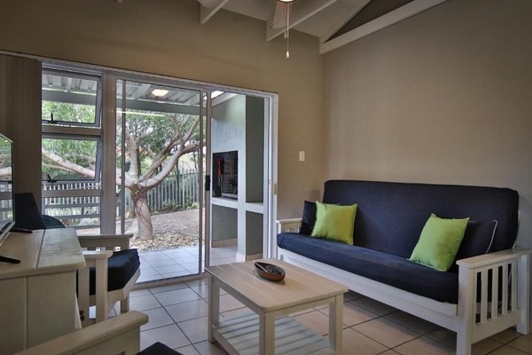 Cottage, 2 Bedrooms, Balcony, Garden View | Living area