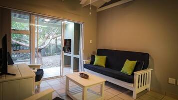 Cottage, 2 slaapkamers, balkon, uitzicht op tuin | Woonruimte