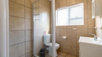 Cottage, 2 Bedrooms, Balcony, Garden View | Bathroom