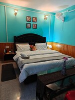 Habitación Deluxe | Ropa de cama de alta calidad, colchones viscoelásticos, minibar