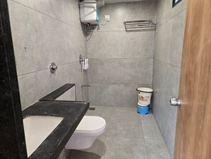 デラックス ダブルルーム シティビュー | バスルーム