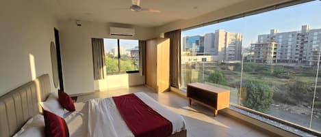 Deluxe Double Room, City View | In-room safe, desk, laptop workspace, free WiFi