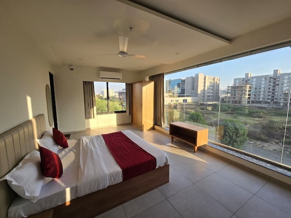 Deluxe Double Room, City View - GAJRAJ HOTEL (Vadodara)