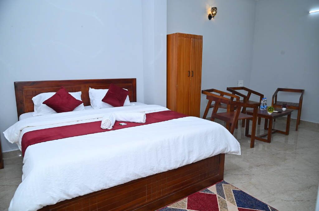 Royal AC Room | Desk, laptop workspace, free WiFi, bed sheets