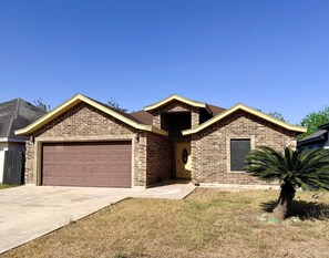 Exterior - Casa Granero, Waterfront 3BD/2BA w/ Private Yard! (Brownsville)