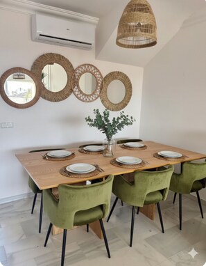 Dining - Spacious 3-bedroom apartment in charming Marbella with AC (Marbella)