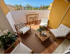 Property grounds - Spacious 3-bedroom apartment in charming Marbella with AC (Marbella)